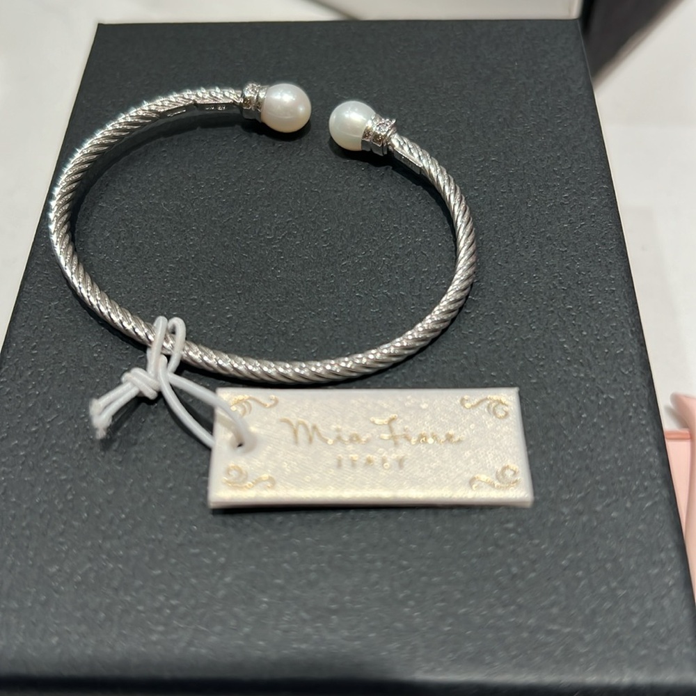 Sterling, silver and pearl bracelet with Crystal diamonds. Beautiful. - Picture 6 of 12